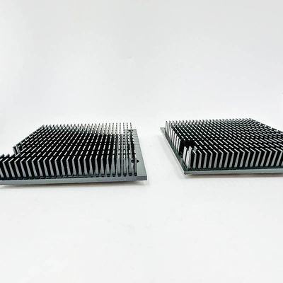 Hoge Precisie CNC die de Machtsversterker Heatsink machinaal bewerken van het Delen Zwarte Ingelaste Aluminium