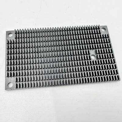 Hoge Precisie CNC die de Machtsversterker Heatsink machinaal bewerken van het Delen Zwarte Ingelaste Aluminium