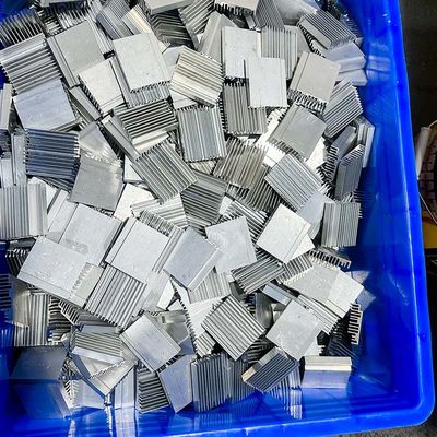 Geanodiseerd de Uitdrijvingsprofiel die van het Douanealuminium voor Venster machinaal bewerken