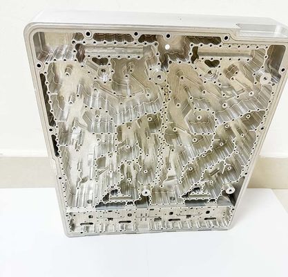 Aluminiumlegering CNC die Holte Militaire Rang voor 5G-Communicatie Basisstation machinaal bewerken