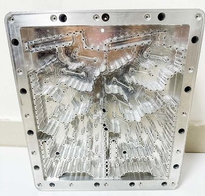 Aluminiumlegering CNC die Holte Militaire Rang voor 5G-Communicatie Basisstation machinaal bewerken