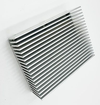 CNC die het Aluminium Heatsink van Metaaldelen voor Photovoltaic Omschakelaar machinaal bewerken